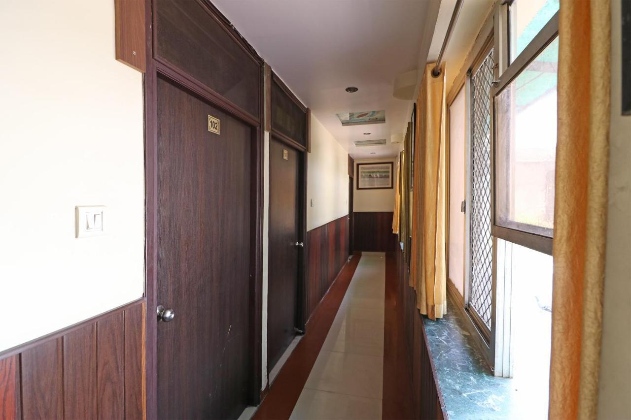 Oyo 2075 Hotel Kota Royal Exterior foto